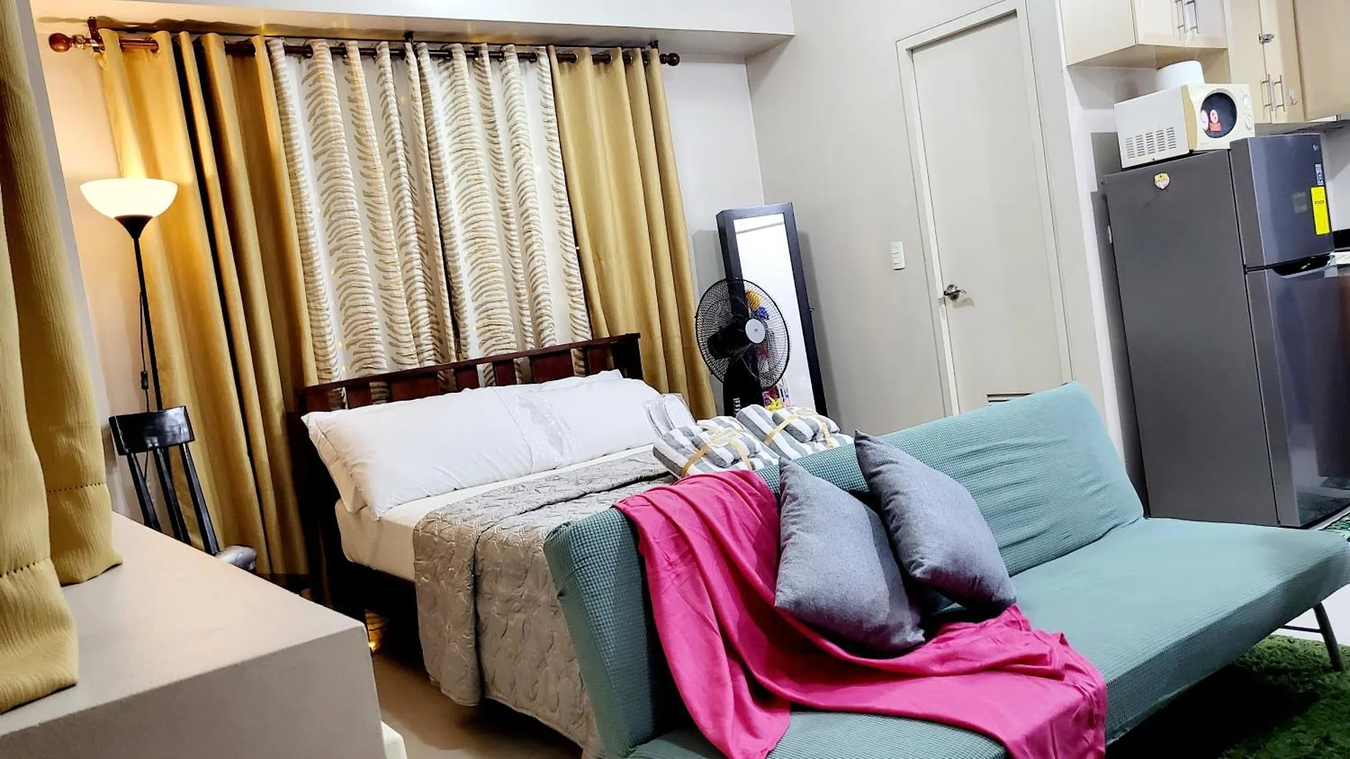 One Palm Tree Villas Condominium - Studio 7Th Fl With Balcony - Across Terminal 3 Airport Pasay Appart hôtel