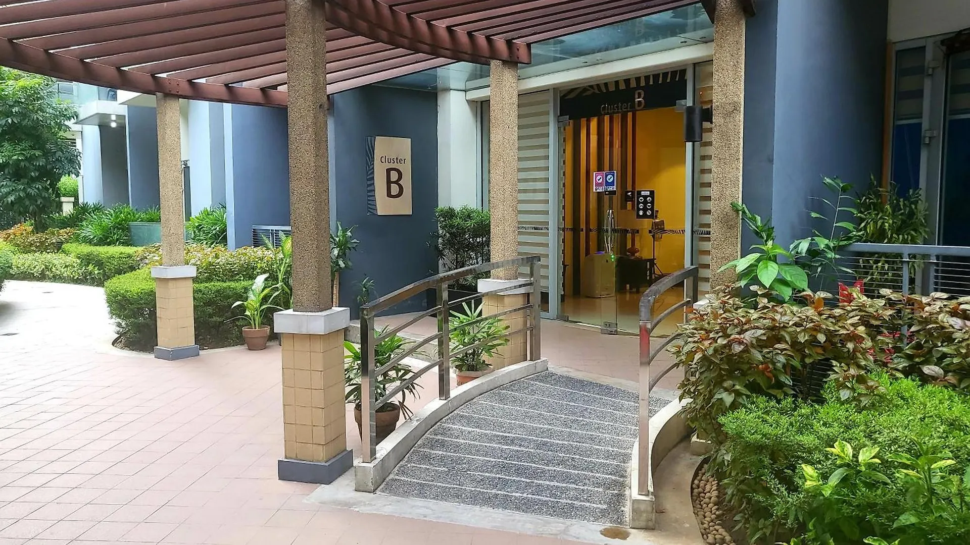 Cozy Studio Unit across NAIA T3 Airport Pasay