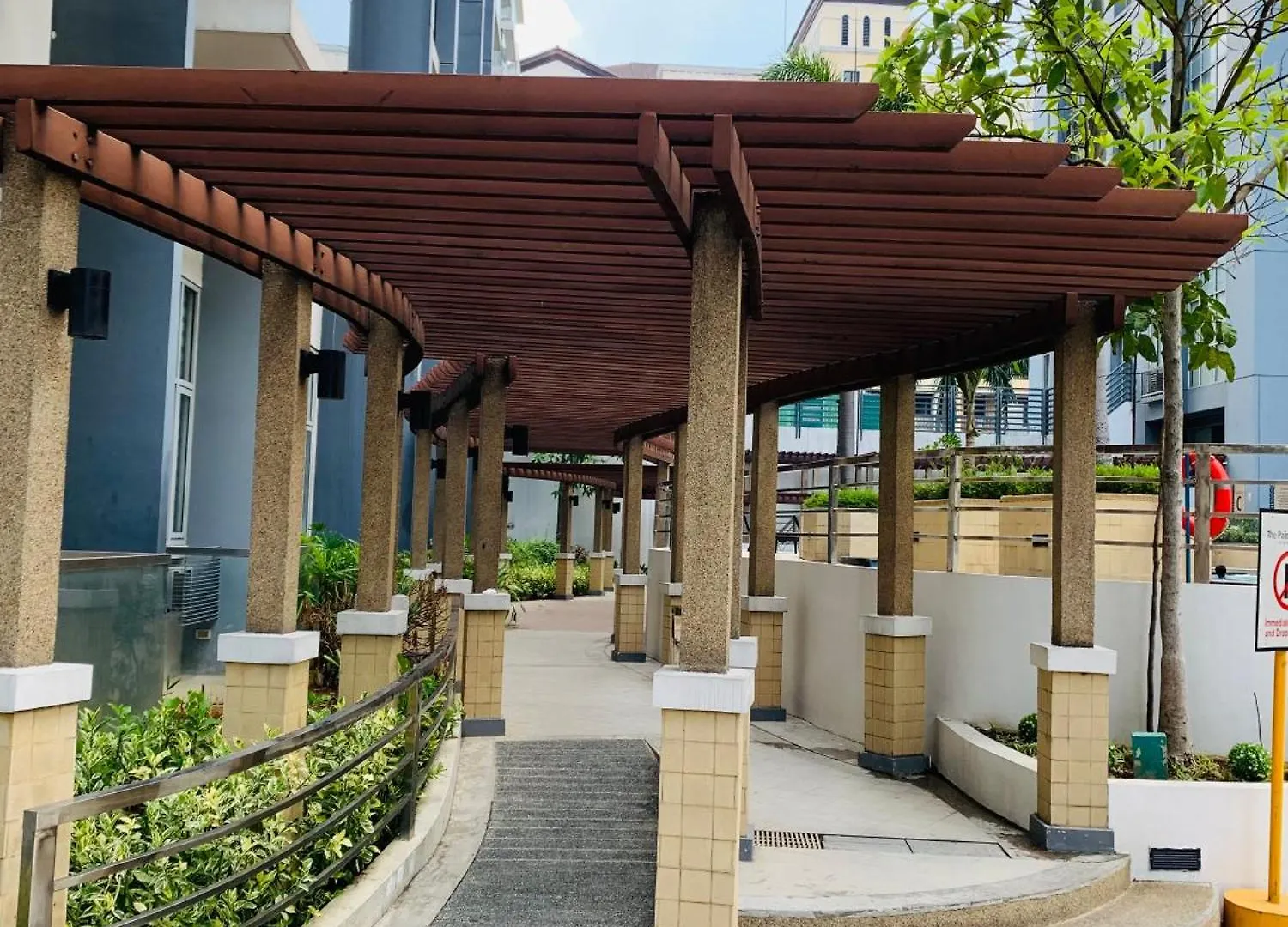 Hotel apartamentowy Cozy Studio Unit across NAIA T3 Airport Pasay